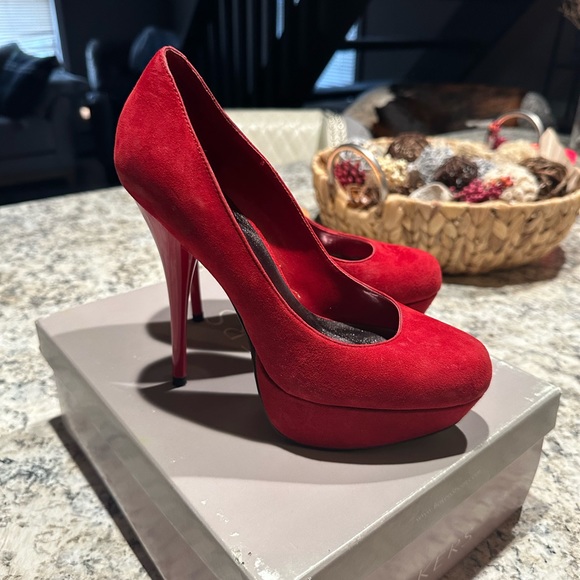 Red suede heels - Picture 2 of 3